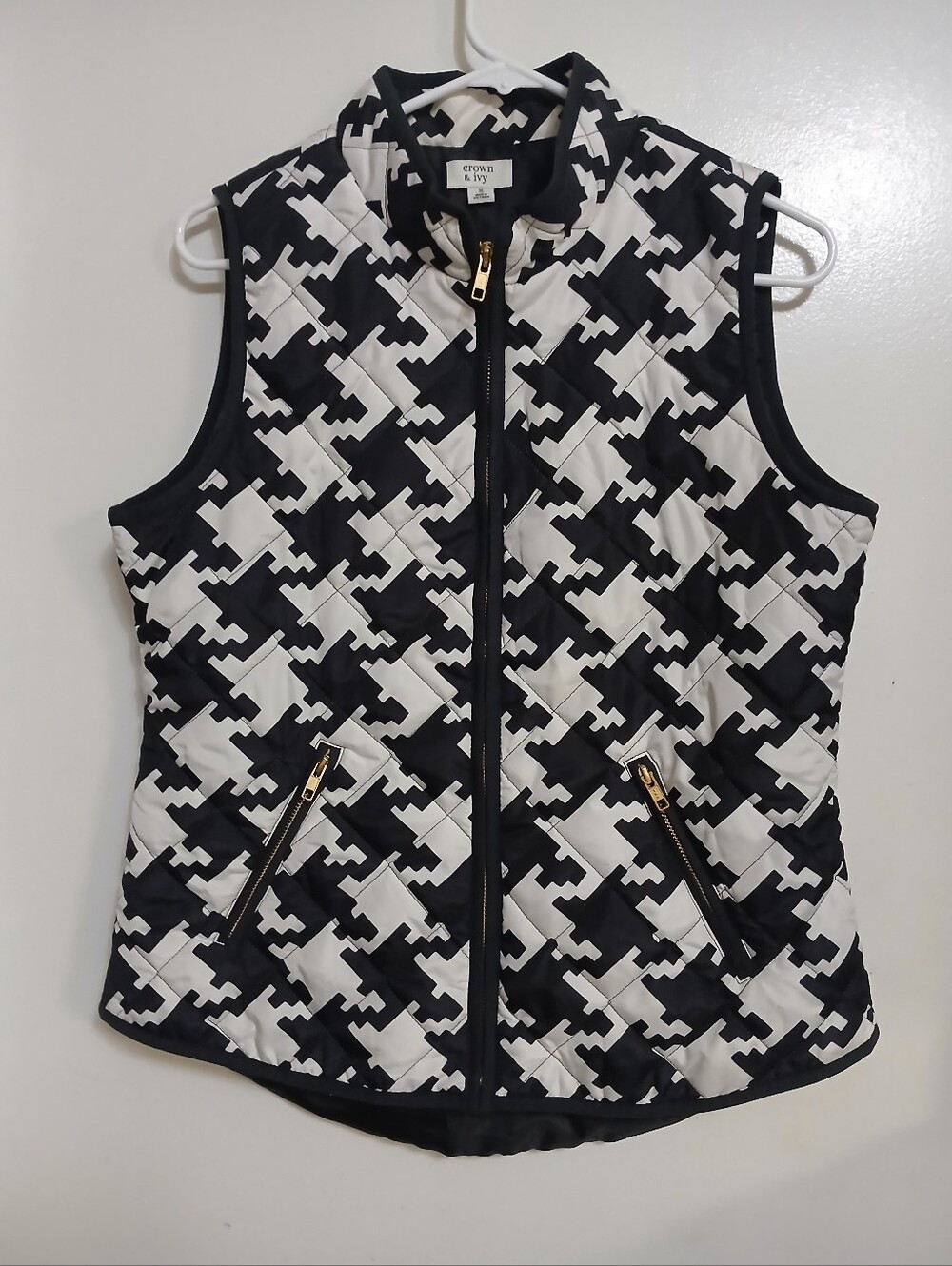 Crown & Ivy Womens Puffer Vest M Black & White Hounds Tooth